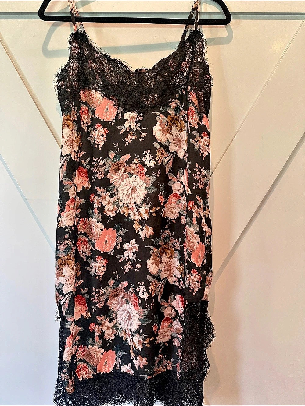 Dress Forum Floral Lace Dress in Black & Pink Size Large